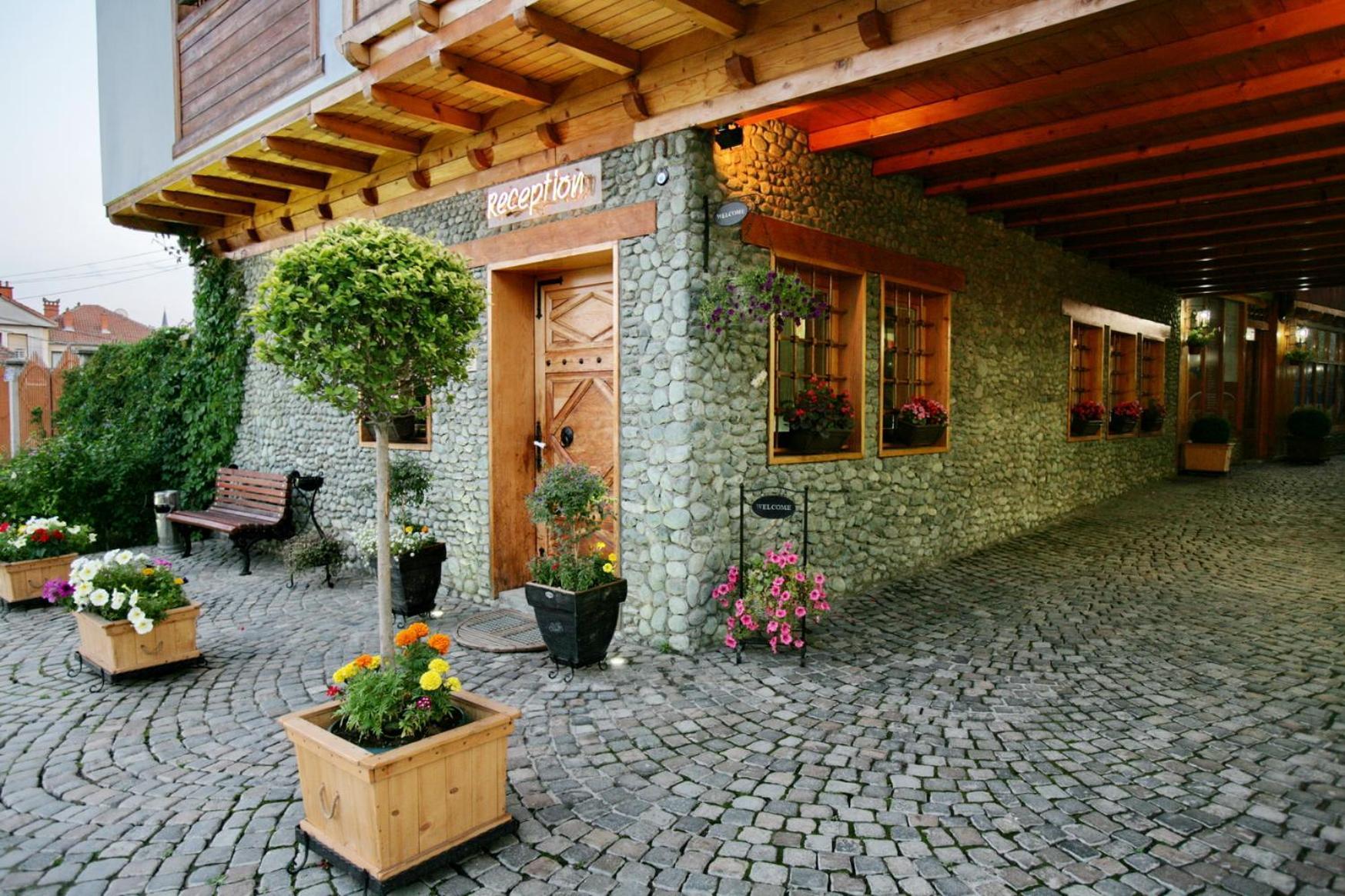 Hotel Carshia E Jupave Gjakova Exterior photo